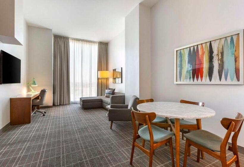 جناح سرير كينج, Cambria Hotel Lax