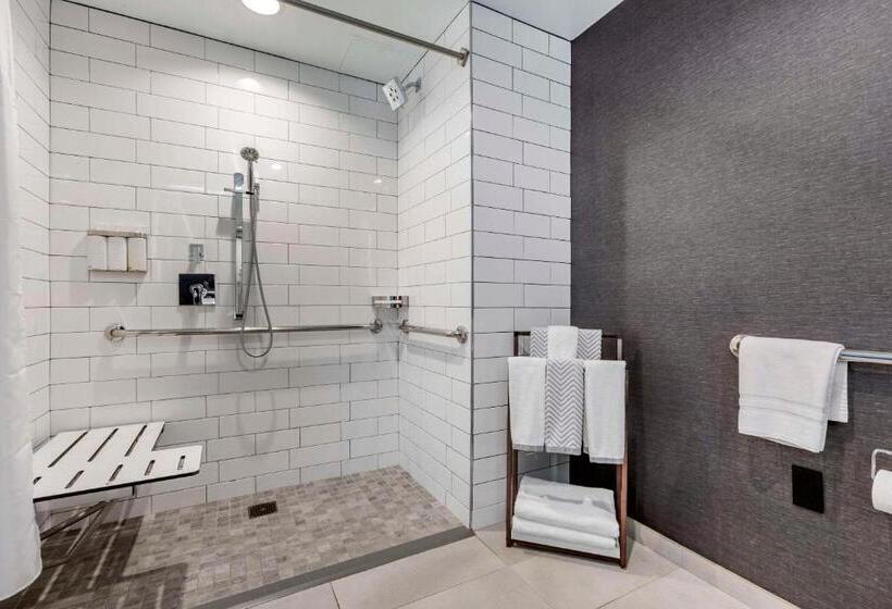 جناح لذوى الاحتياجات الخاصة, Cambria Hotel Lax