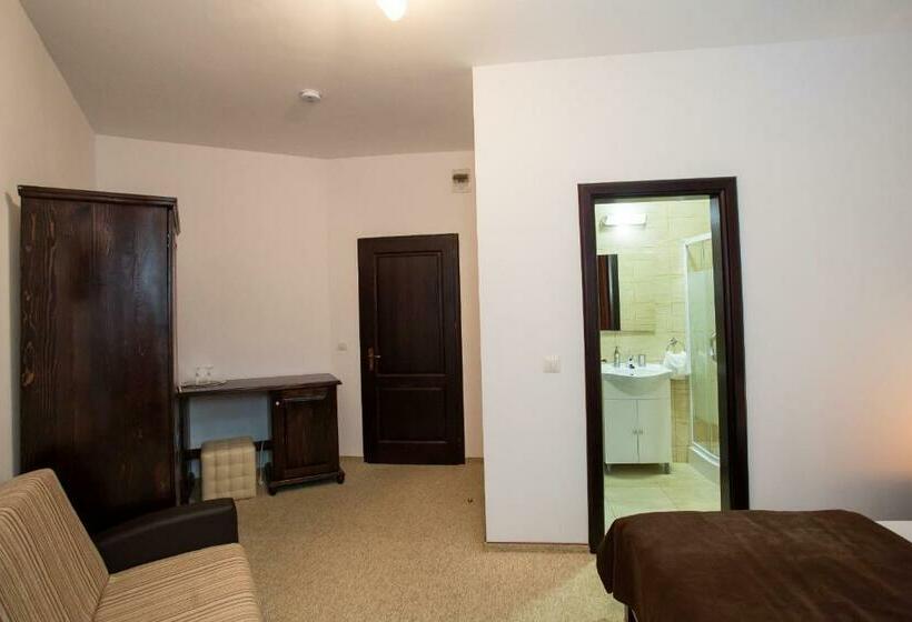 غرفة قياسية ثلاثية, Cazare Turn Sebes