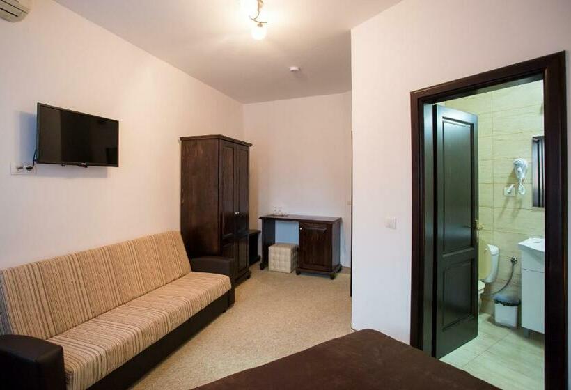 غرفة قياسية ثلاثية, Cazare Turn Sebes