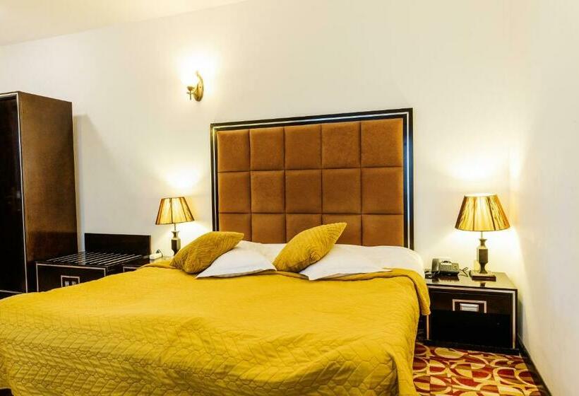 디럭스 룸, Contele Vladimir