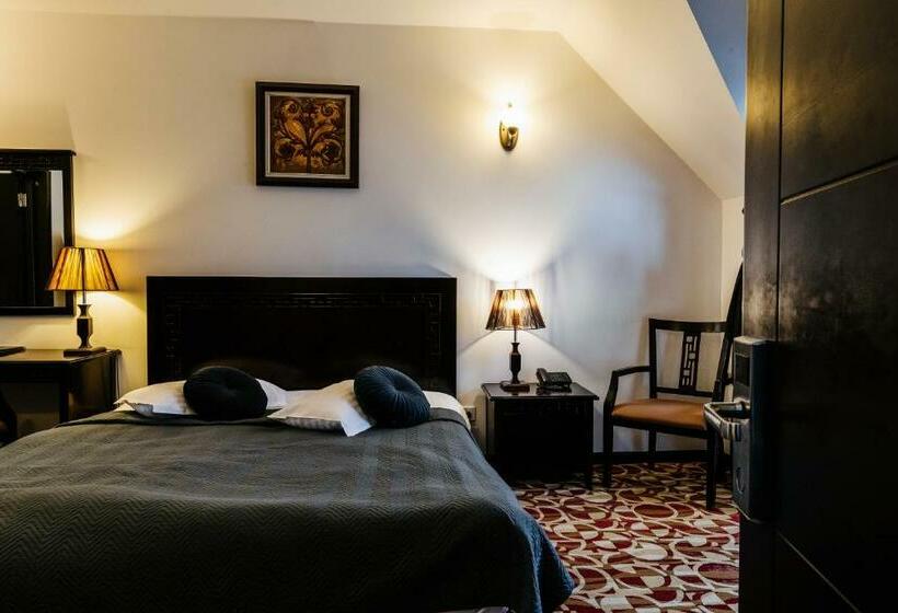 산전망 주니어 스위트, Contele Vladimir