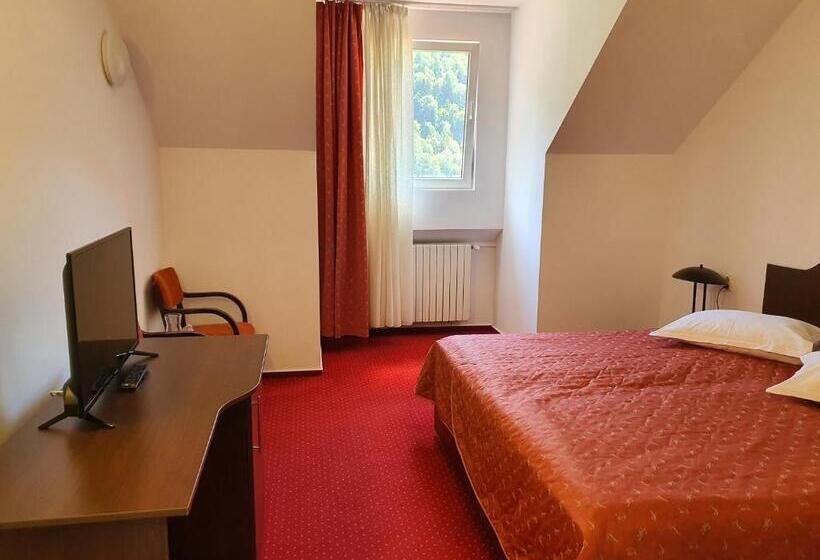 Номер Стандарт в Мансарде, Cristal Sinaia