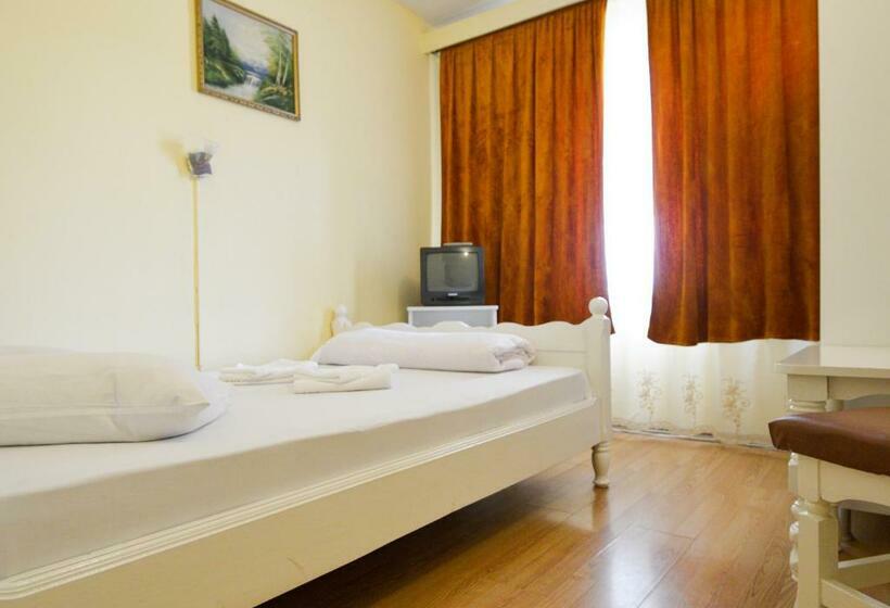 اتاق استاندارد یک نفره, Decebal Bistrita