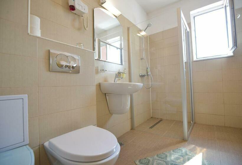 Полулюкс, Decebal Bistrita