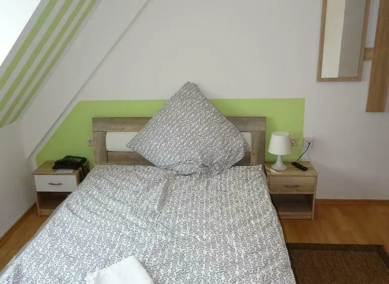 Quarto Deluxe Individual, Einstein