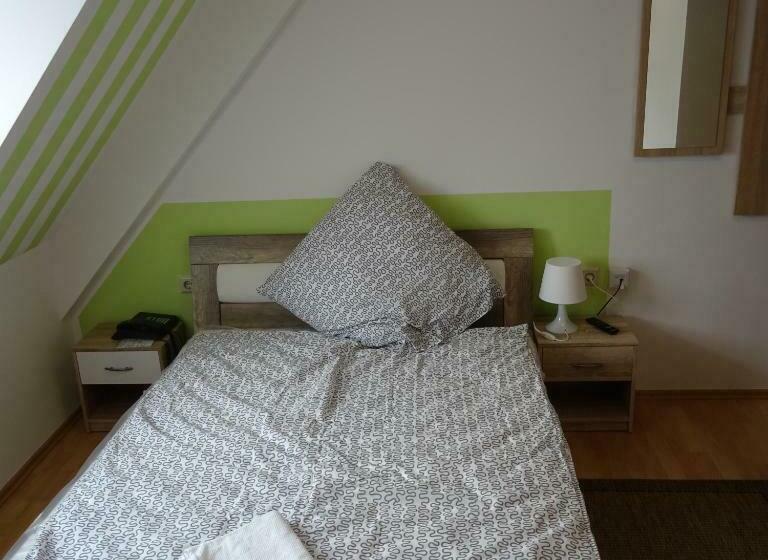 シングルデラックスルーム, Einstein