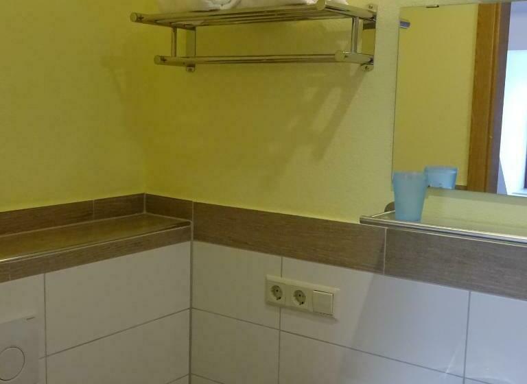 シングルデラックスルーム, Einstein