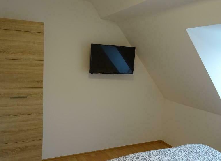 シングルデラックスルーム, Einstein