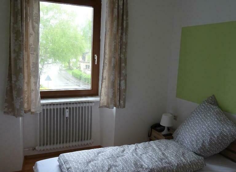 スタンダードシングルルーム, Einstein