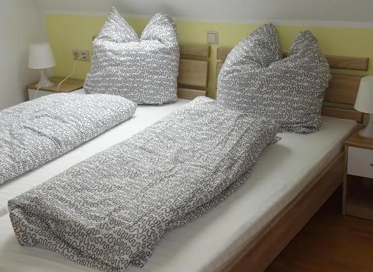 Quarto Estandar, Einstein