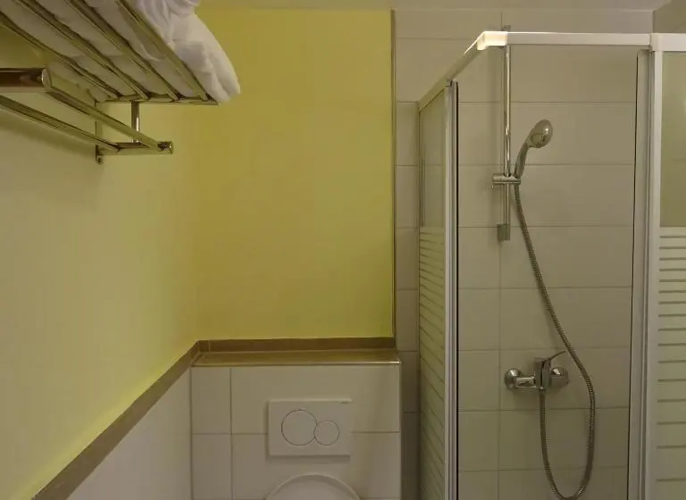 Quarto Estandar, Einstein
