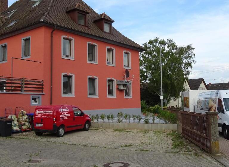 ２ベッドルームアパートメント, Einstein