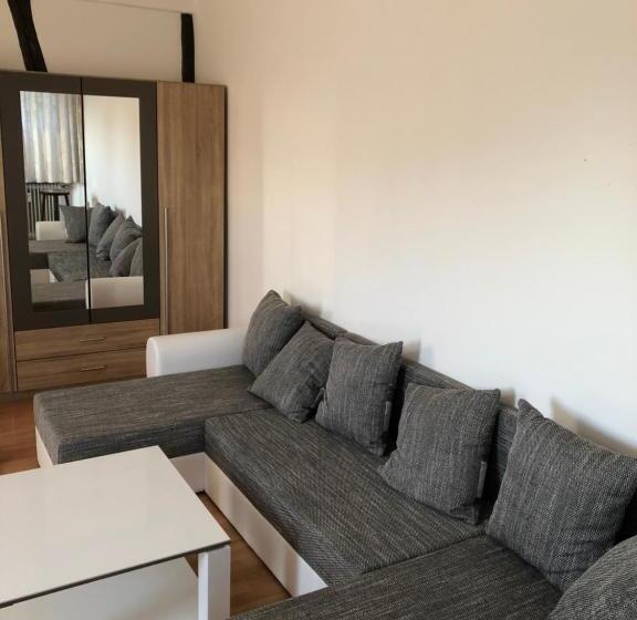 ２ベッドルームアパートメント, Einstein