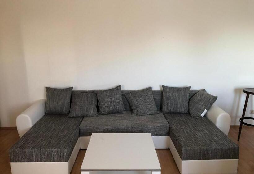 ２ベッドルームアパートメント, Einstein