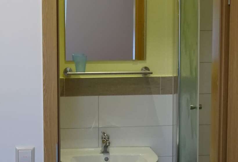 スタンダードルーム, Einstein