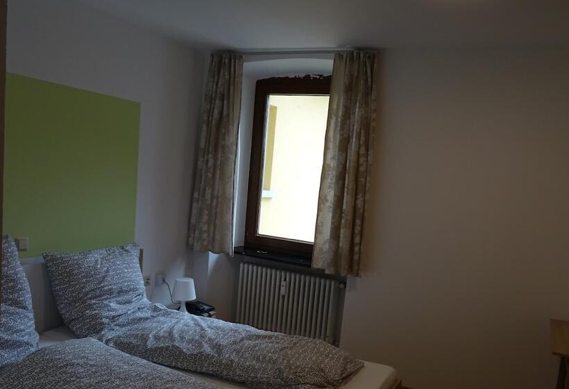 スタンダードルーム, Einstein