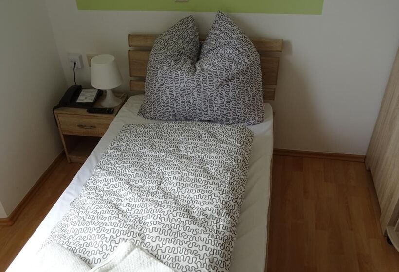 スタンダードルーム, Einstein