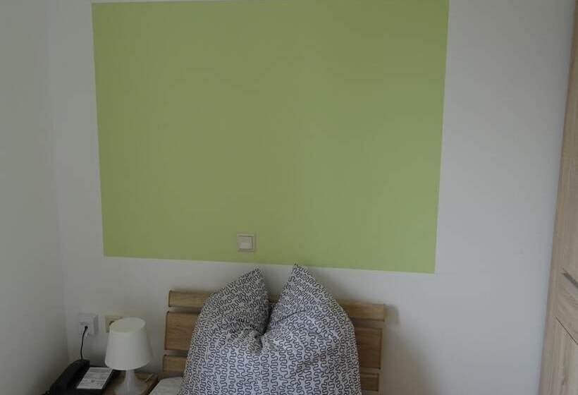 シングルデラックスルーム, Einstein