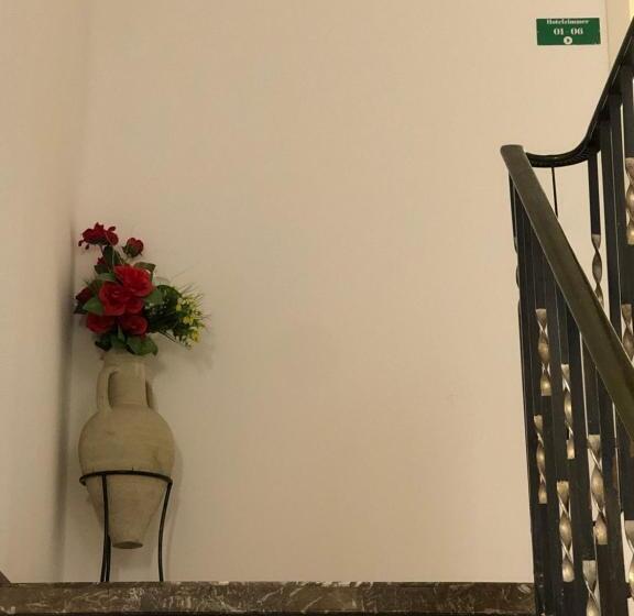 ２ベッドルームアパートメント, Einstein