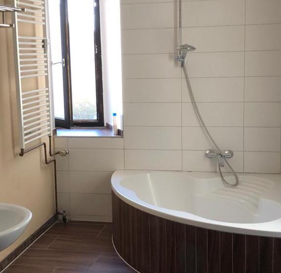 ２ベッドルームアパートメント, Einstein