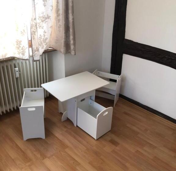 ２ベッドルームアパートメント, Einstein