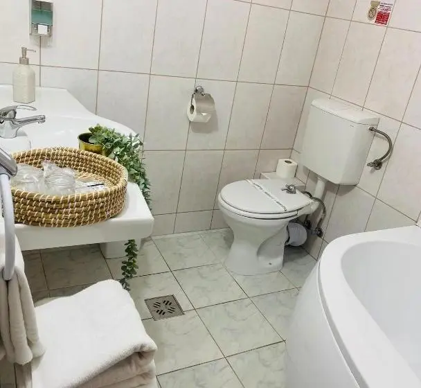Standard Kolmen Hengen Huone, Hanul Fullton