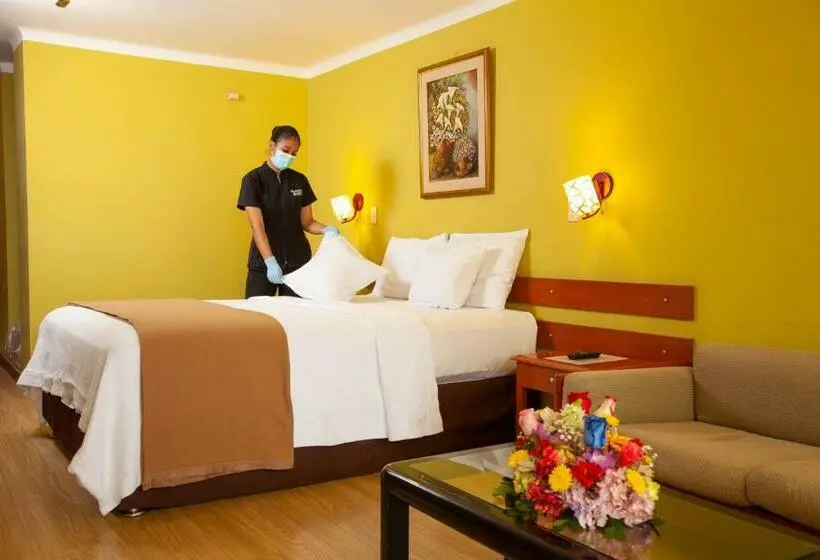 スーペリアールーム, Holiday Suites