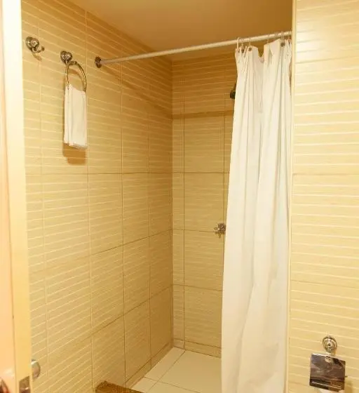 キングサイズベッドのスタンダードルーム, Holiday Suites