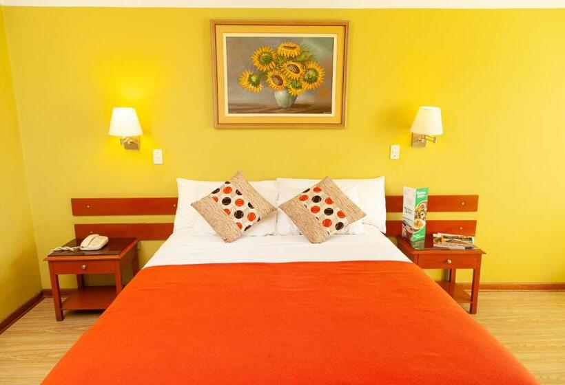 חדר סטנדרט עם מיטת קינג, Holiday Suites