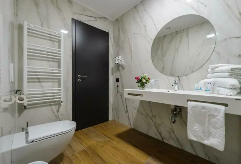 Huoneisto 1 Makuuhuone, Mirage Medspa