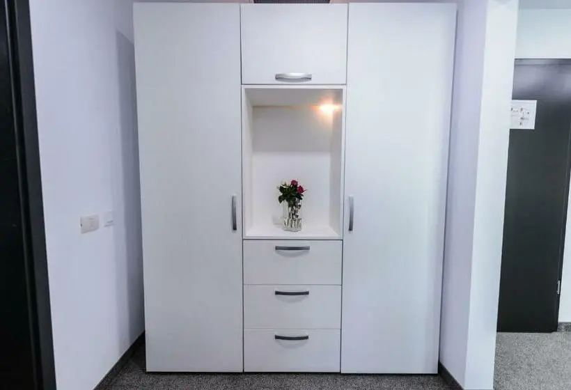 Huoneisto 1 Makuuhuone, Mirage Medspa