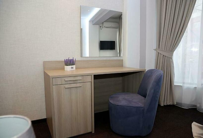 اتاق استاندارد, Parliament Square