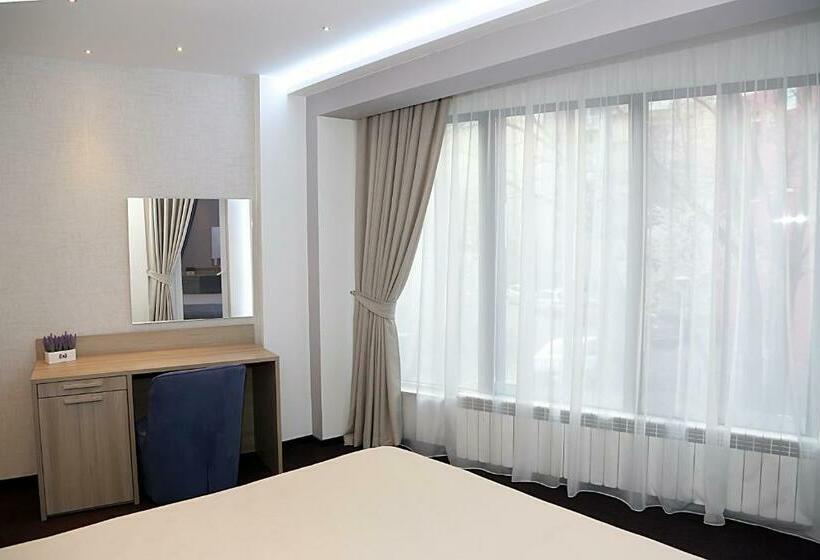 اتاق استاندارد, Parliament Square