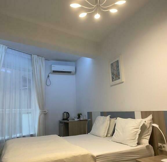 اتاق استاندارد, Parliament Square