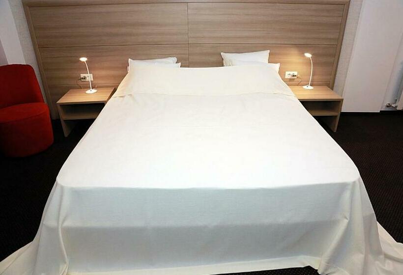 اتاق استاندارد, Parliament Square