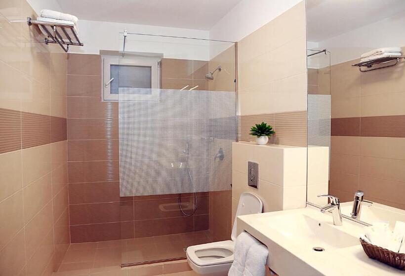 اتاق استاندارد, Parliament Square