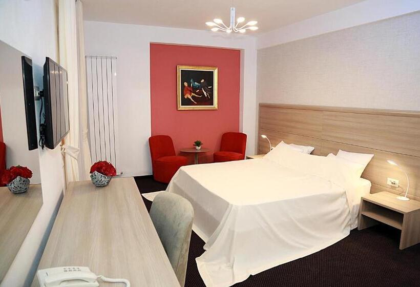 اتاق استاندارد, Parliament Square