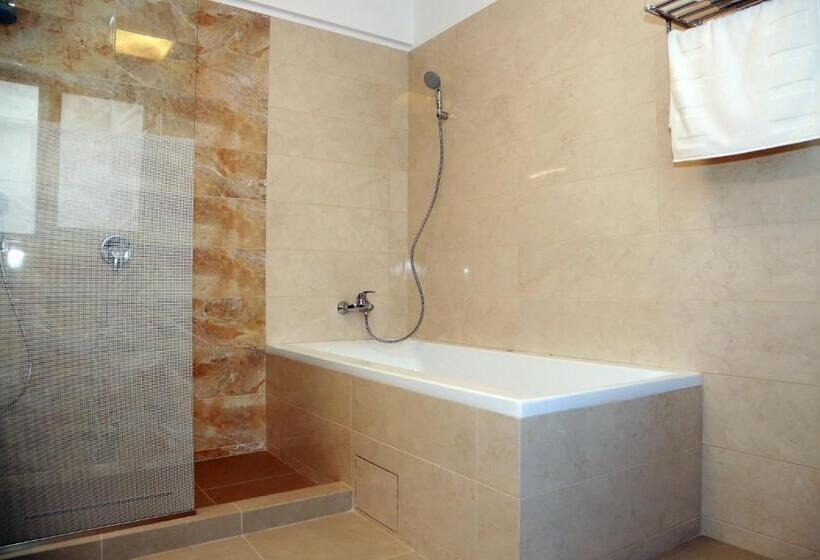 اتاق لوکس با تراس, Parliament Square