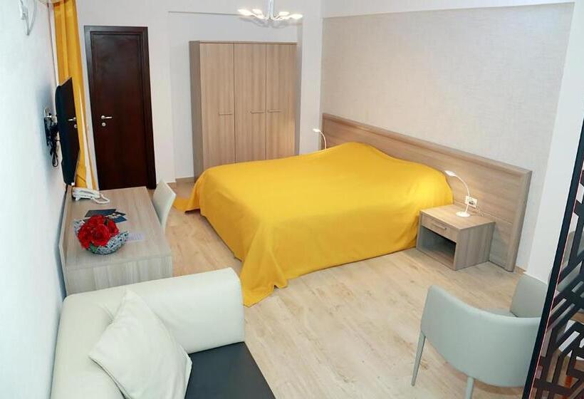 اتاق لوکس با وان آب گرم, Parliament Square