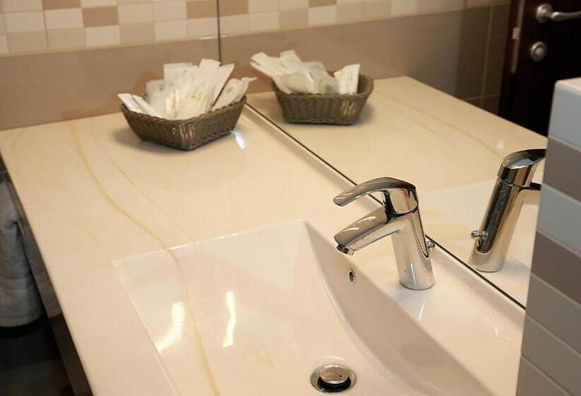 اتاق استاندارد, Parliament Square