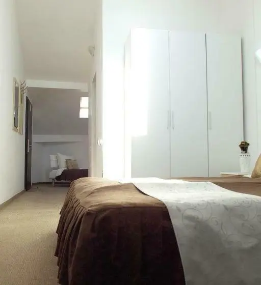 Habitació Triple Clàssica, Rhc Royal