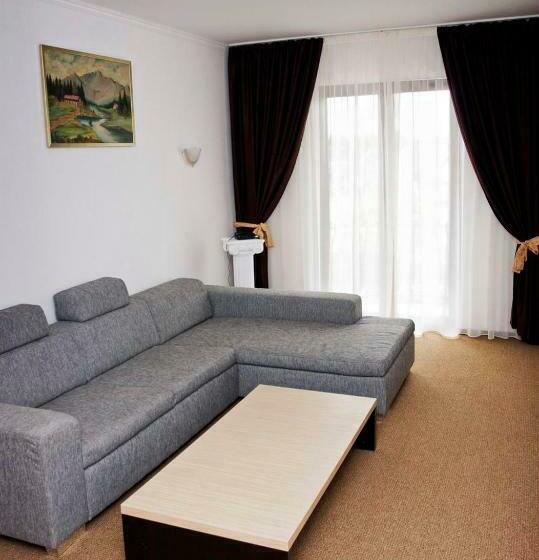 דירת חדר, Rhc Royal