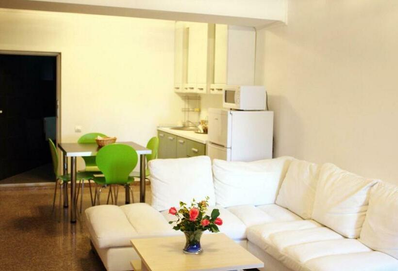 סטודיו דלוקס, Rhc Royal