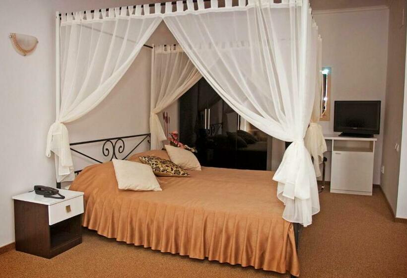 דירת חדר, Rhc Royal