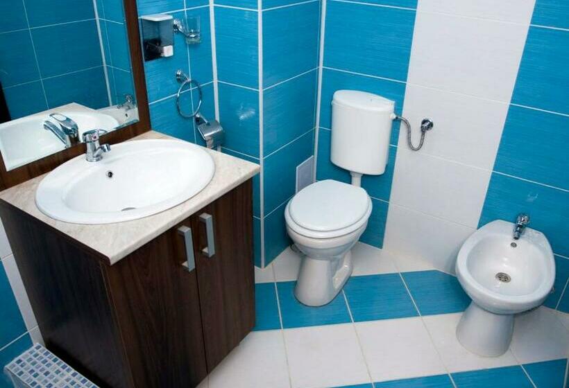 דירת חדר, Rhc Royal