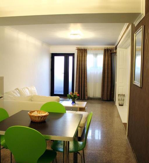 סטודיו דלוקס, Rhc Royal