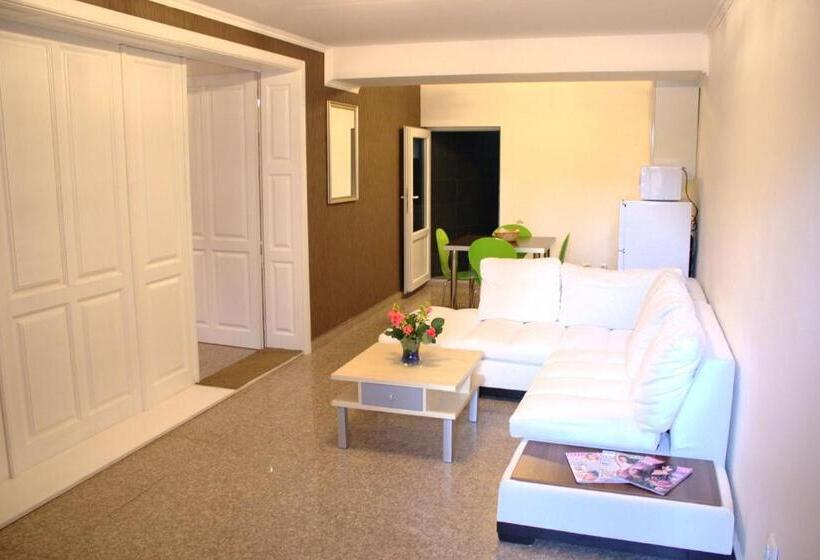 סטודיו דלוקס, Rhc Royal