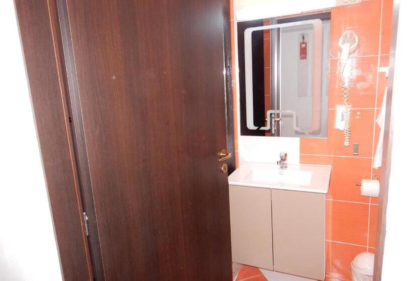 חדר פנטהאוז, Rhc Royal