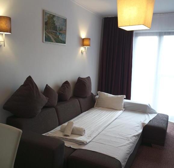 דירת חדר, Rhc Royal